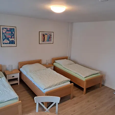 מלון דירות Zimmervermietung Hartl 3*